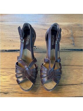 MICHAEL Michael Kors Brown Heels Size 9